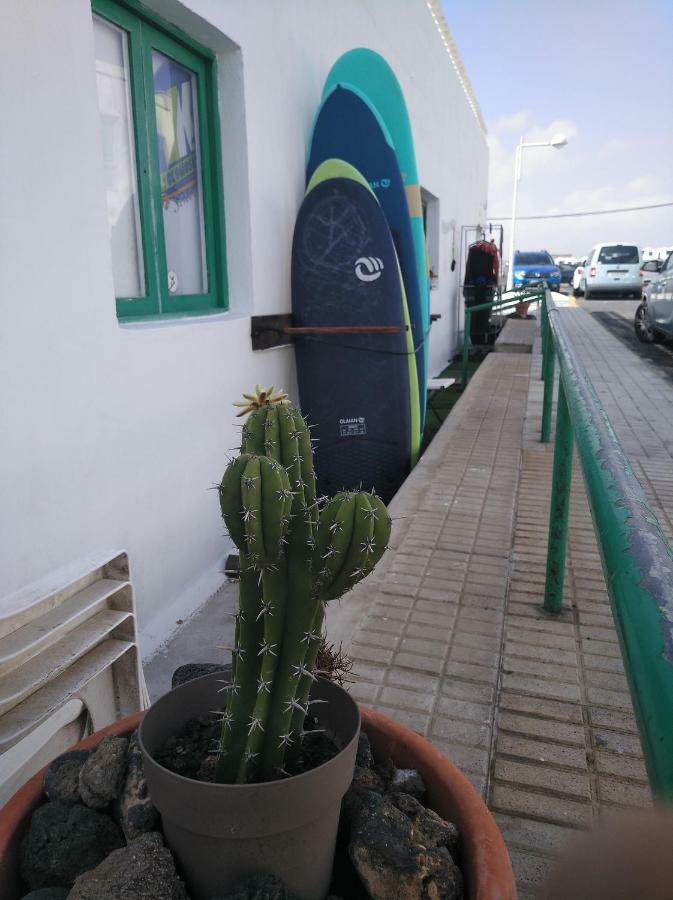 Yokomosurf camp Famara Bagian luar foto